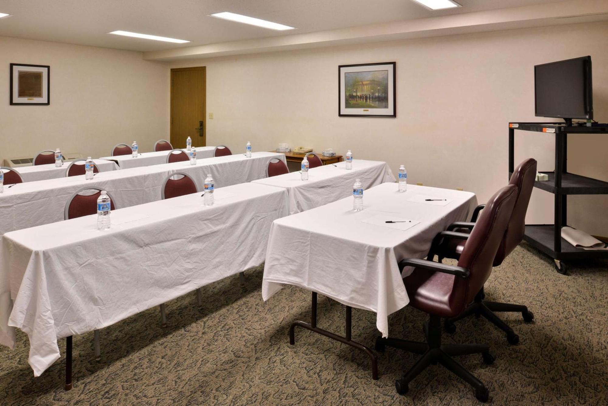 Americas Best Value Inn Knob Noster Экстерьер фото