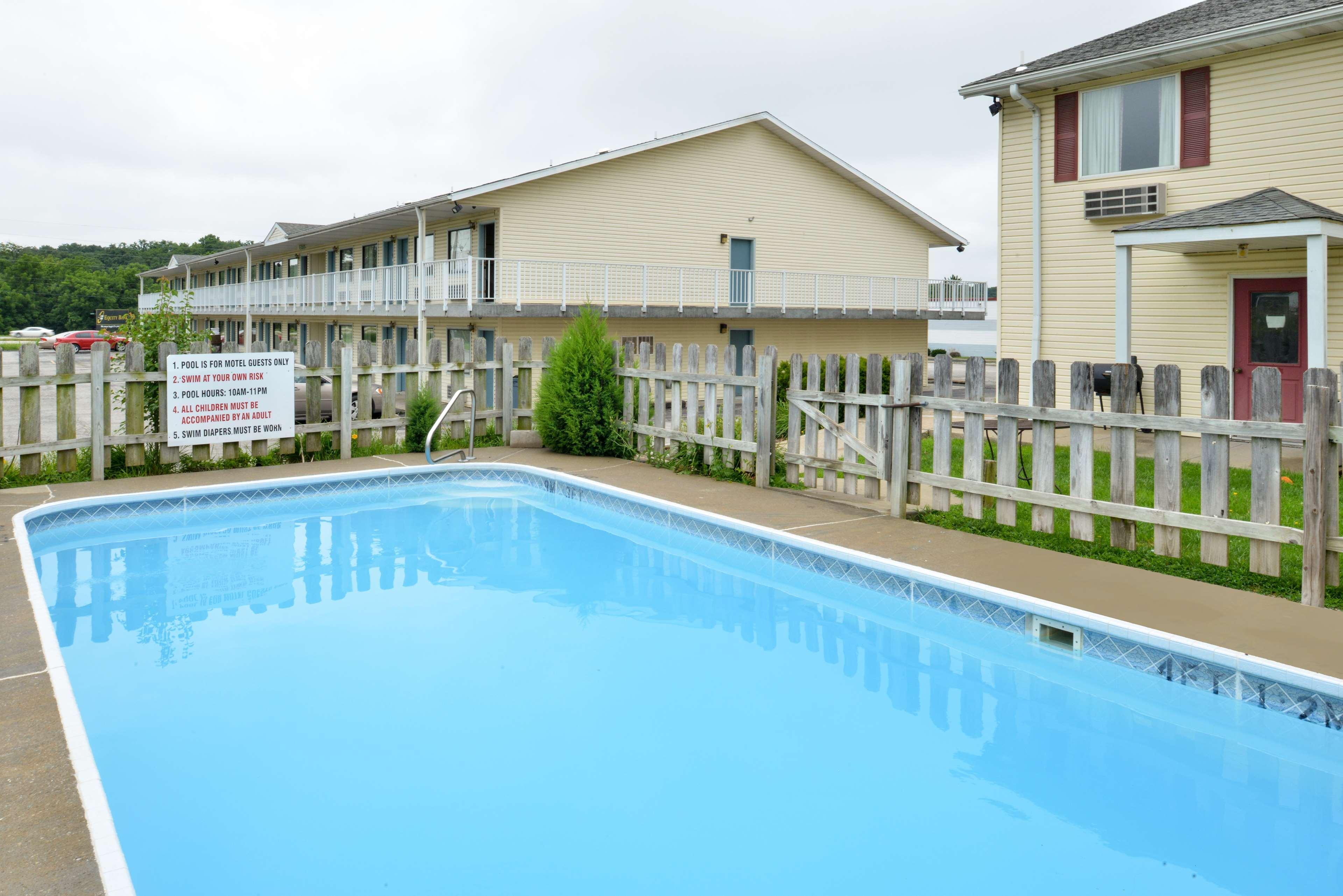 Americas Best Value Inn Knob Noster Экстерьер фото