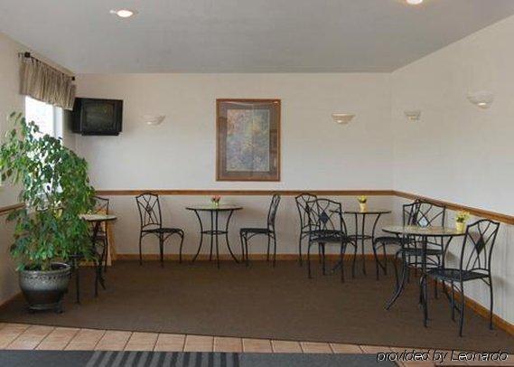 Americas Best Value Inn Knob Noster Ресторан фото