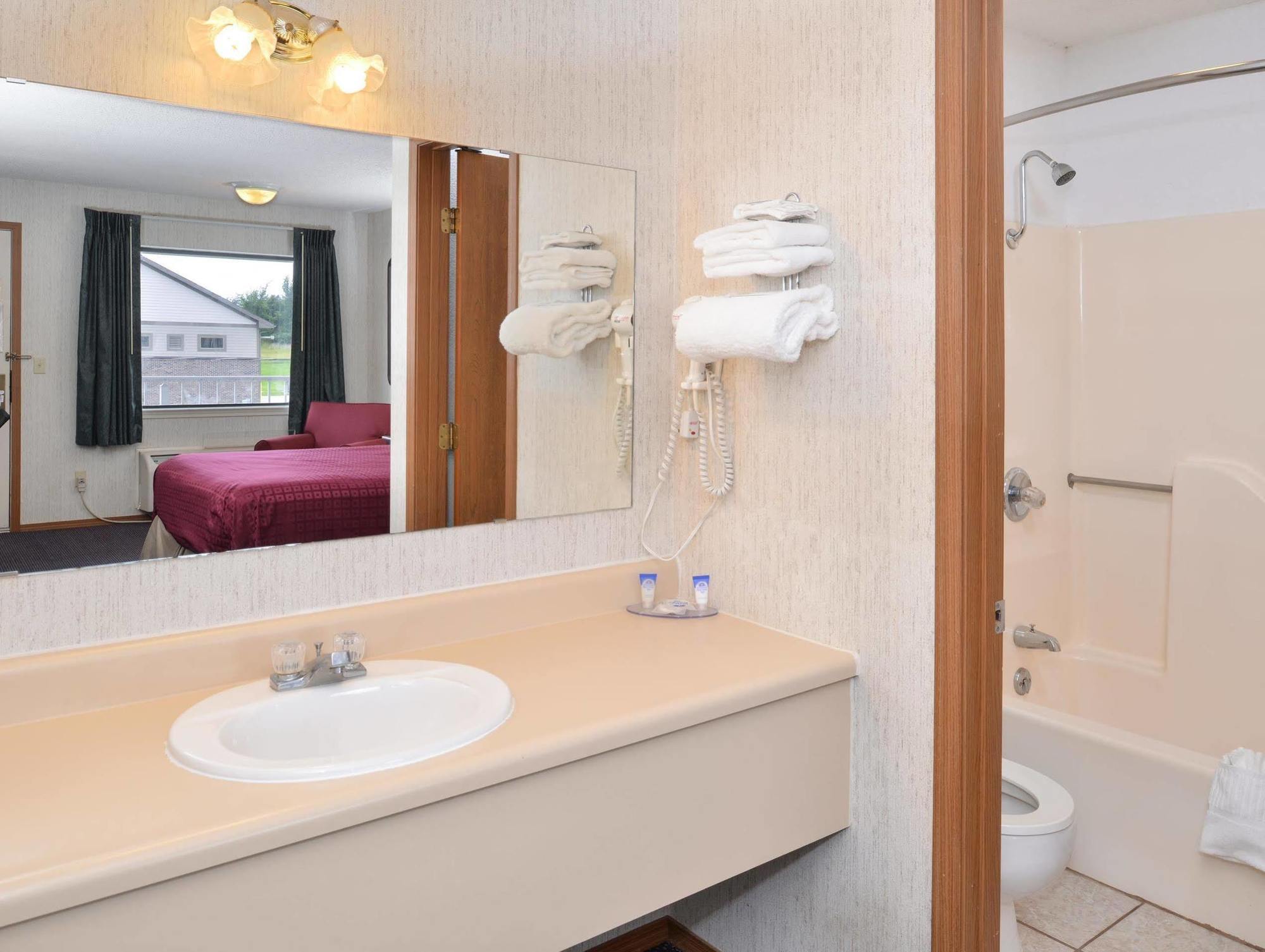 Americas Best Value Inn Knob Noster Экстерьер фото